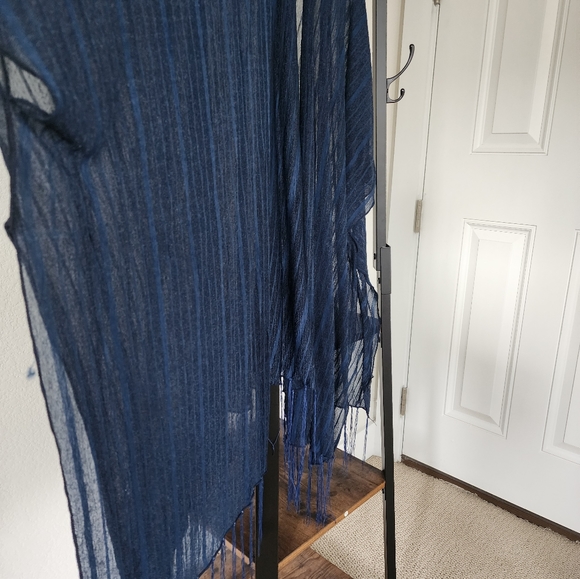 Blue Wrap - Picture 2 of 2